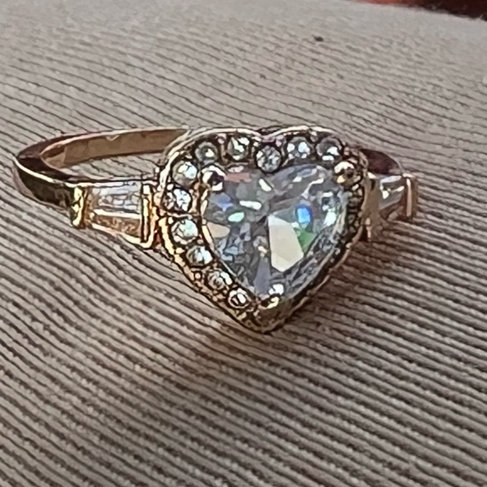 Vintage Heart Diamond Gold Ring